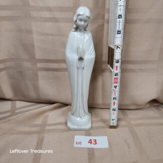 e43- Vintage praying Virgin Mary by Homco