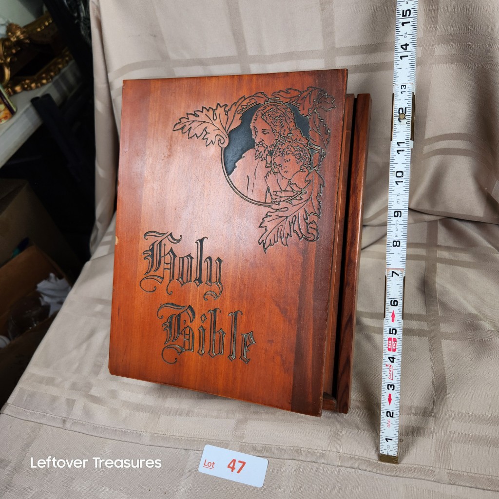 e47- vintage wooden Holy Bible storage case w/ stand