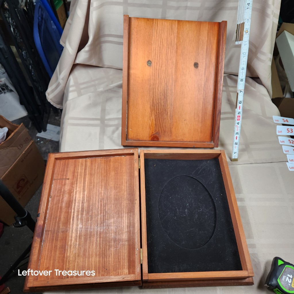 e47- vintage wooden Holy Bible storage case w/ stand - Image 2