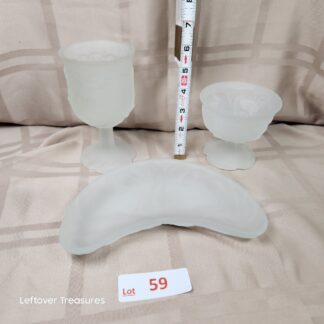e59- vintage Avon Frosted Glass Set