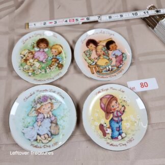 e80- Avon Mothers Day porcelain collector plates
