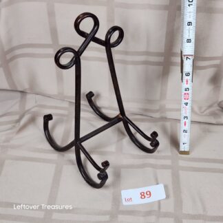 e89- Iron plate stand