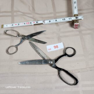 e98- vintage pinking shears