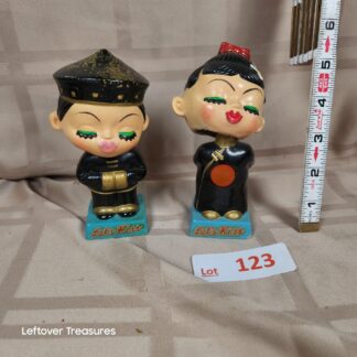 e123- 1950s Lets Kiss bobblehead IDC Japan