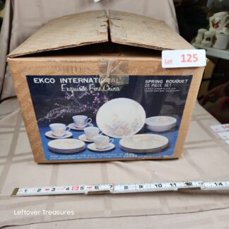 e125- Ekco Spring Bouquet 20 Piece Set.