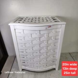 e139- Woven Laundry Basket Great Condition. Lot Changed to 139