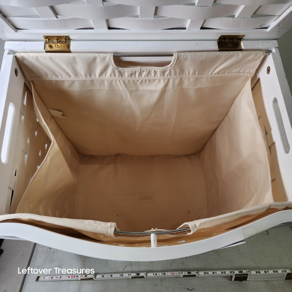 e139- Woven Laundry Basket Great Condition. Lot Changed to 139 - Image 2