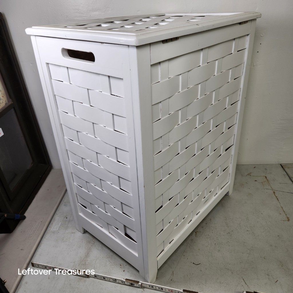 e139- Woven Laundry Basket Great Condition. Lot Changed to 139 - Image 3