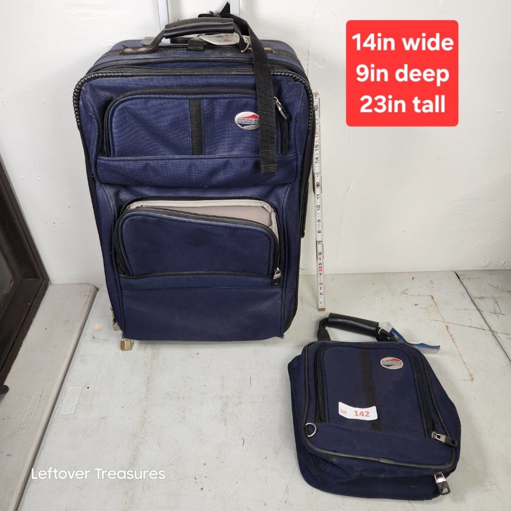 e142- American Tourister Luggage Set. Great Shape