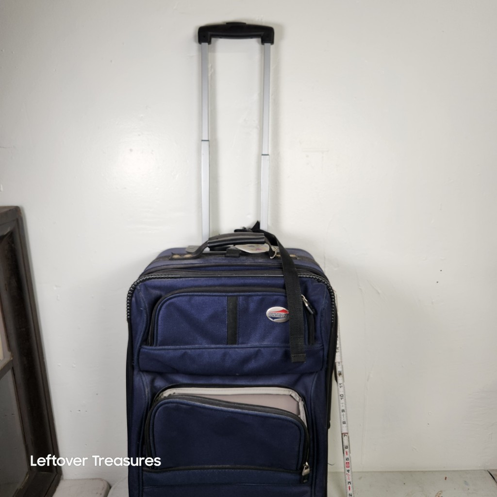 e142- American Tourister Luggage Set. Great Shape - Image 2