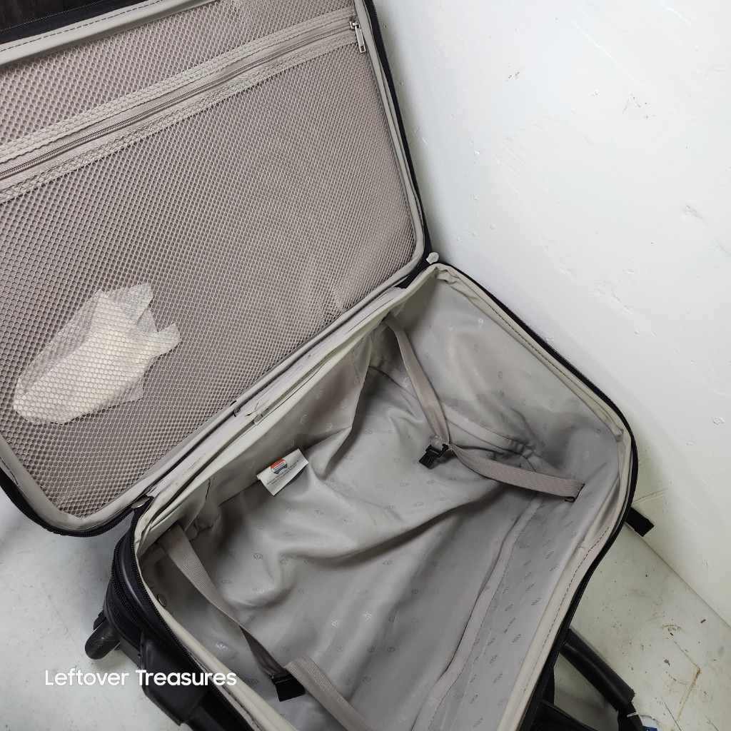 e142- American Tourister Luggage Set. Great Shape - Image 3