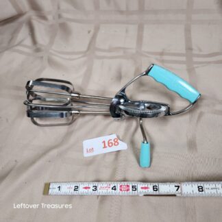 e168- Retro Turner and Seymour Number 71 Egg Beater Turquoise Aqua Hand Mixer