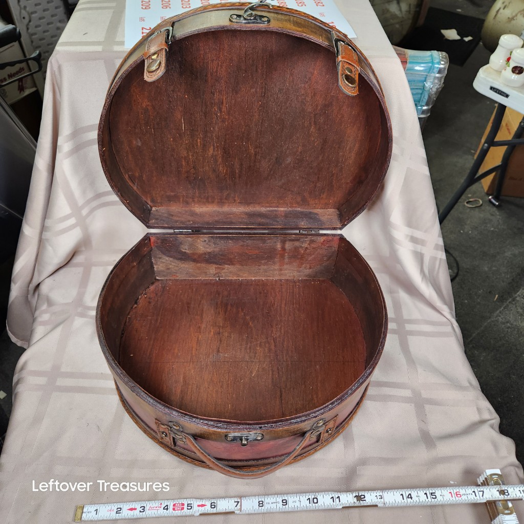 e170- faux leather storage box - Image 2