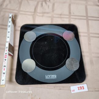 e193- Living Enrichment smart body fat and bathroom weight scale. Works but needs batteries