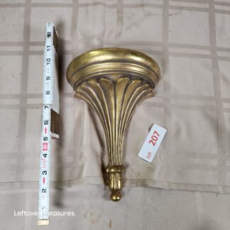 e207- vintage gold-toned fluted wall sconce