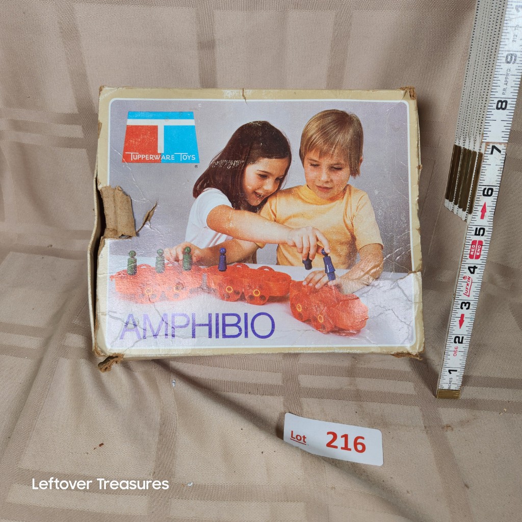 e216- vintage Tupperware Amphibio playset