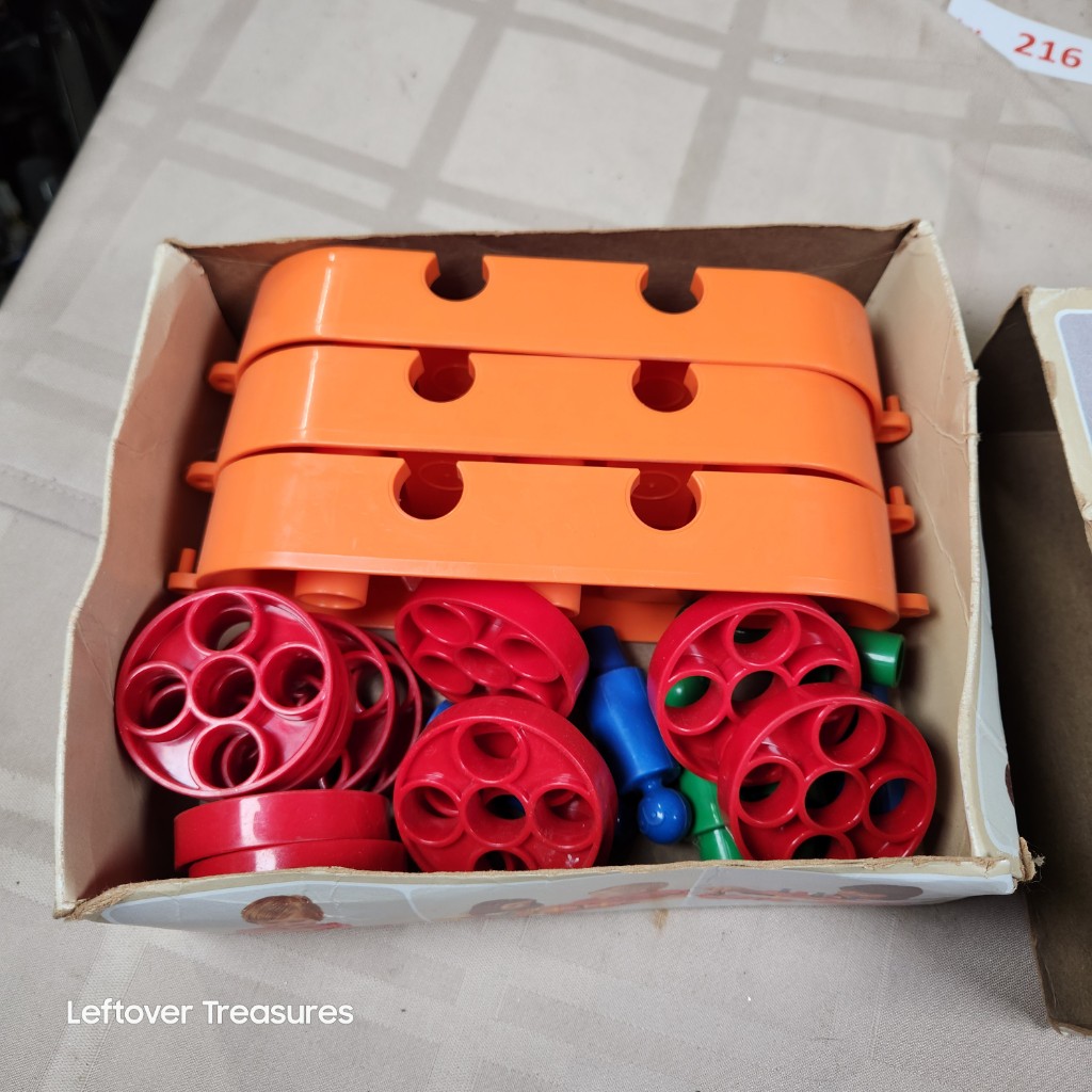 e216- vintage Tupperware Amphibio playset - Image 2