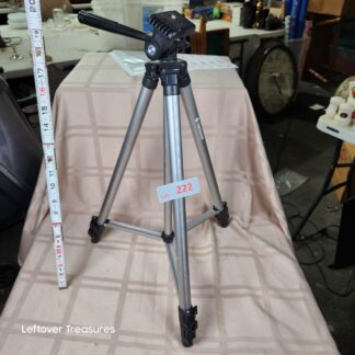 e222- Samsonite Tri Pod