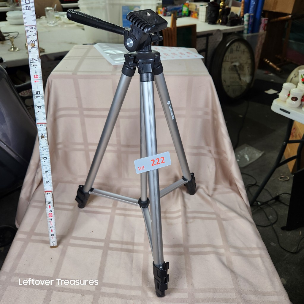 e222- Samsonite Tri Pod