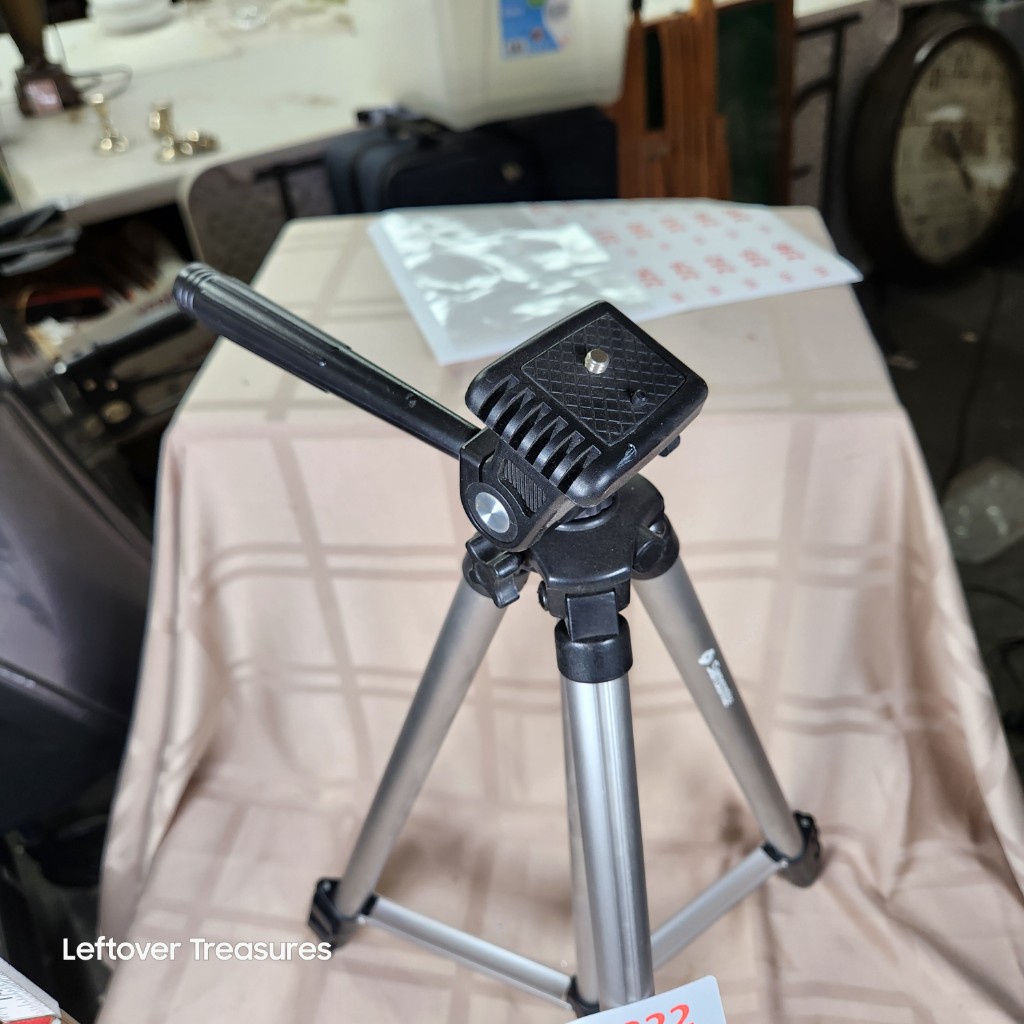e222- Samsonite Tri Pod - Image 3