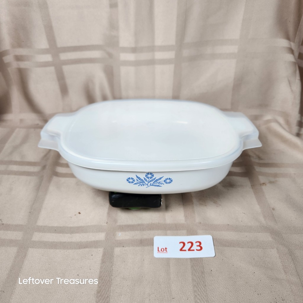 e223- vintage CorningWare Blue Cornflower 9 in