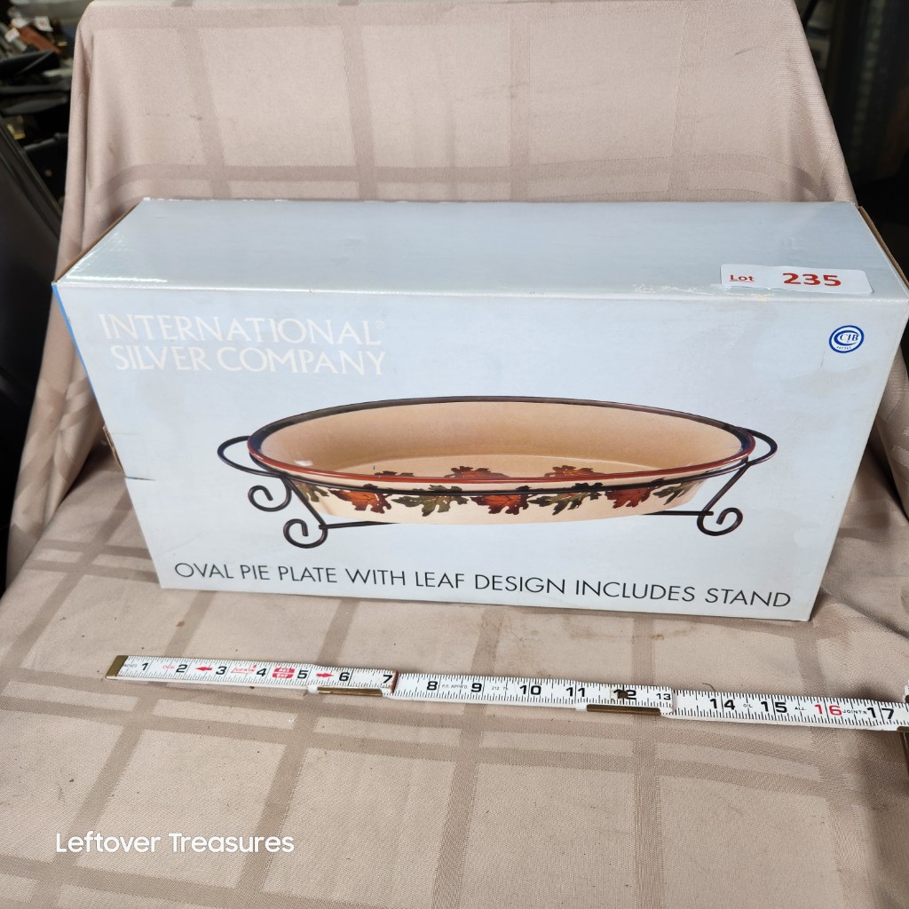e235- Oval Pie Plate w/ stand