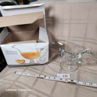 e236- 19oz footed sauce boat w/ glass ladle