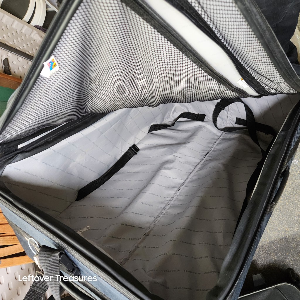 e237- Meadowood Rolling Suitcase. Great Shape - Image 3