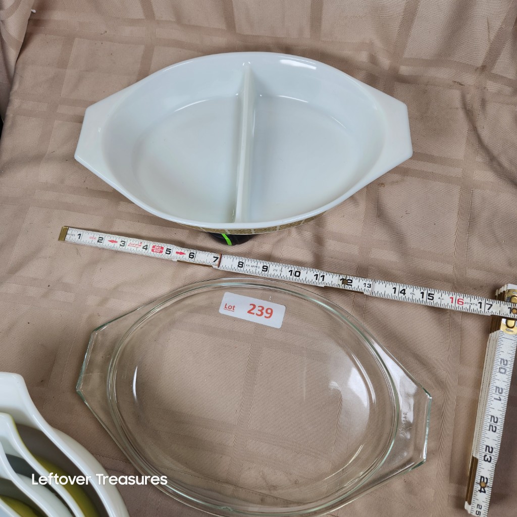 e239- Pyrex oval divided casserole dish in the olive green Autumn Floral or early Verde - Image 2